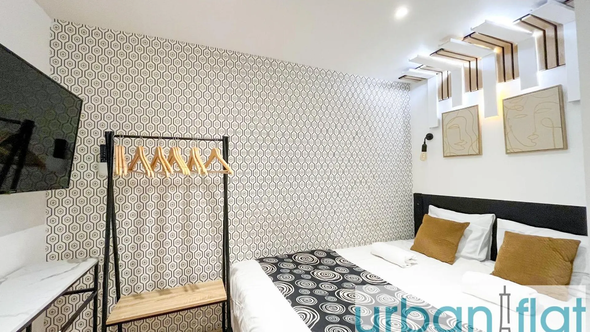 Urban Flat 129 - Art Love Champs-Elysees Paris Apartment